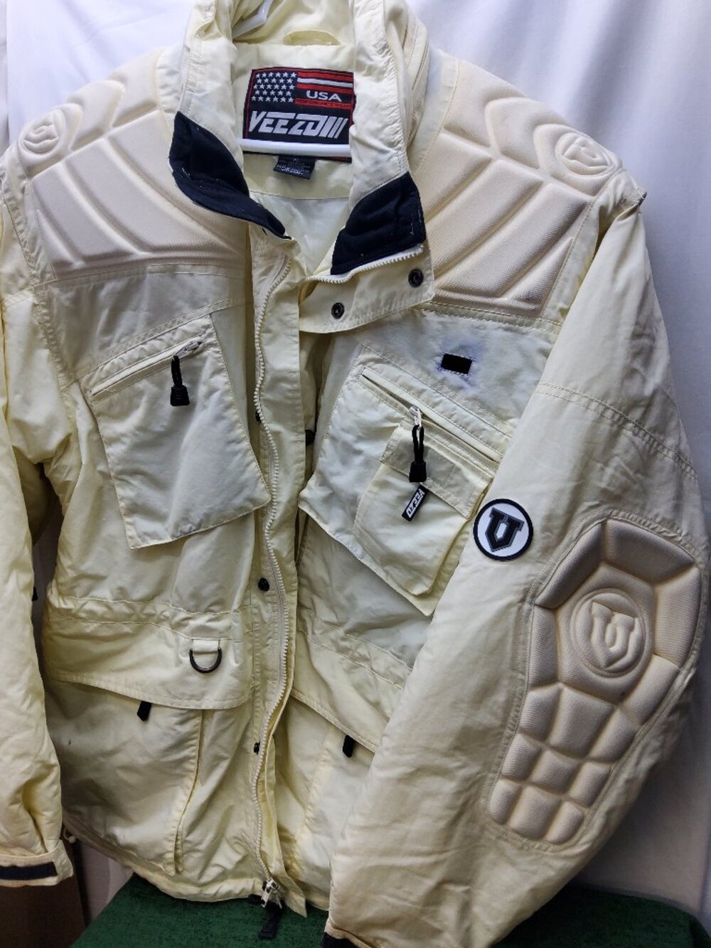 Vintage Veezo Men's cream Jacket Size XL